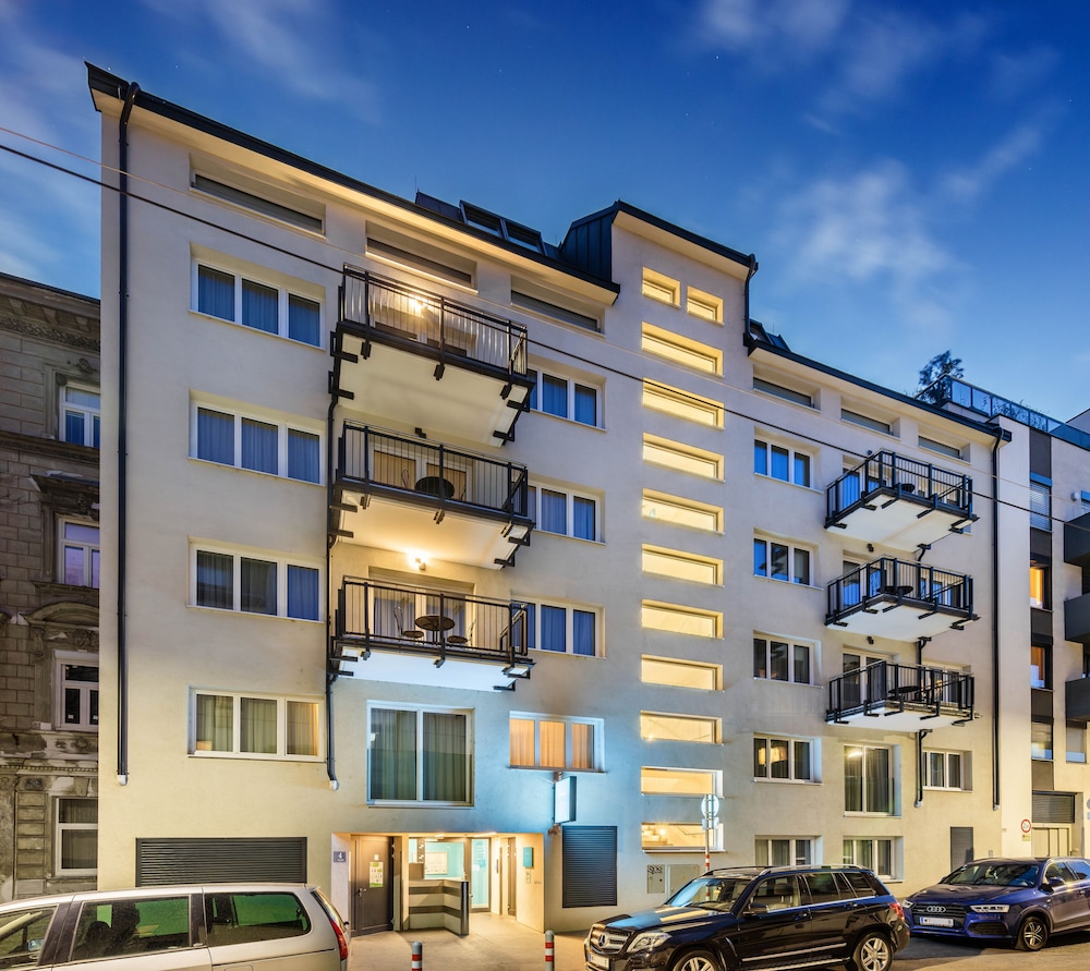 Jimmy's Apartments Lory 3/50