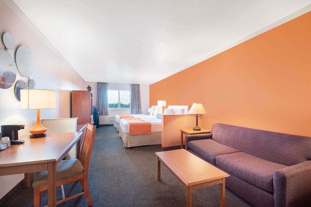 Howard Johnson by Wyndham Oacoma Hotel and Suites 22/31