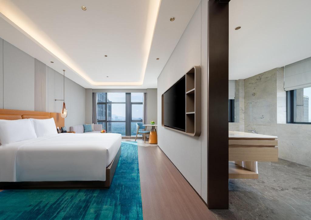 Grand Mercure Wuxi Huishan 33/76