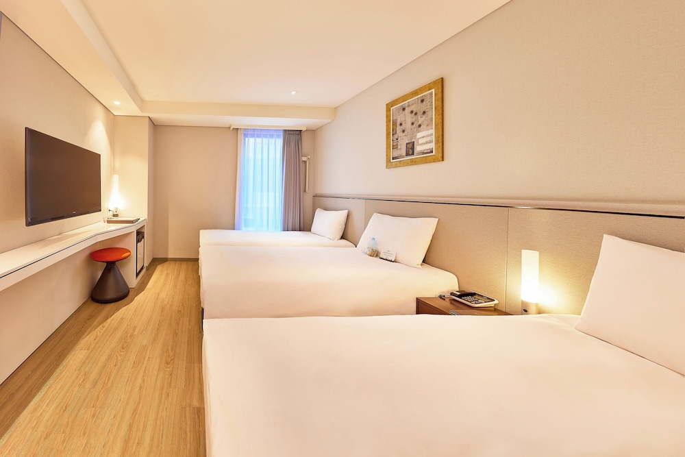 ROOM, TRIPLE
