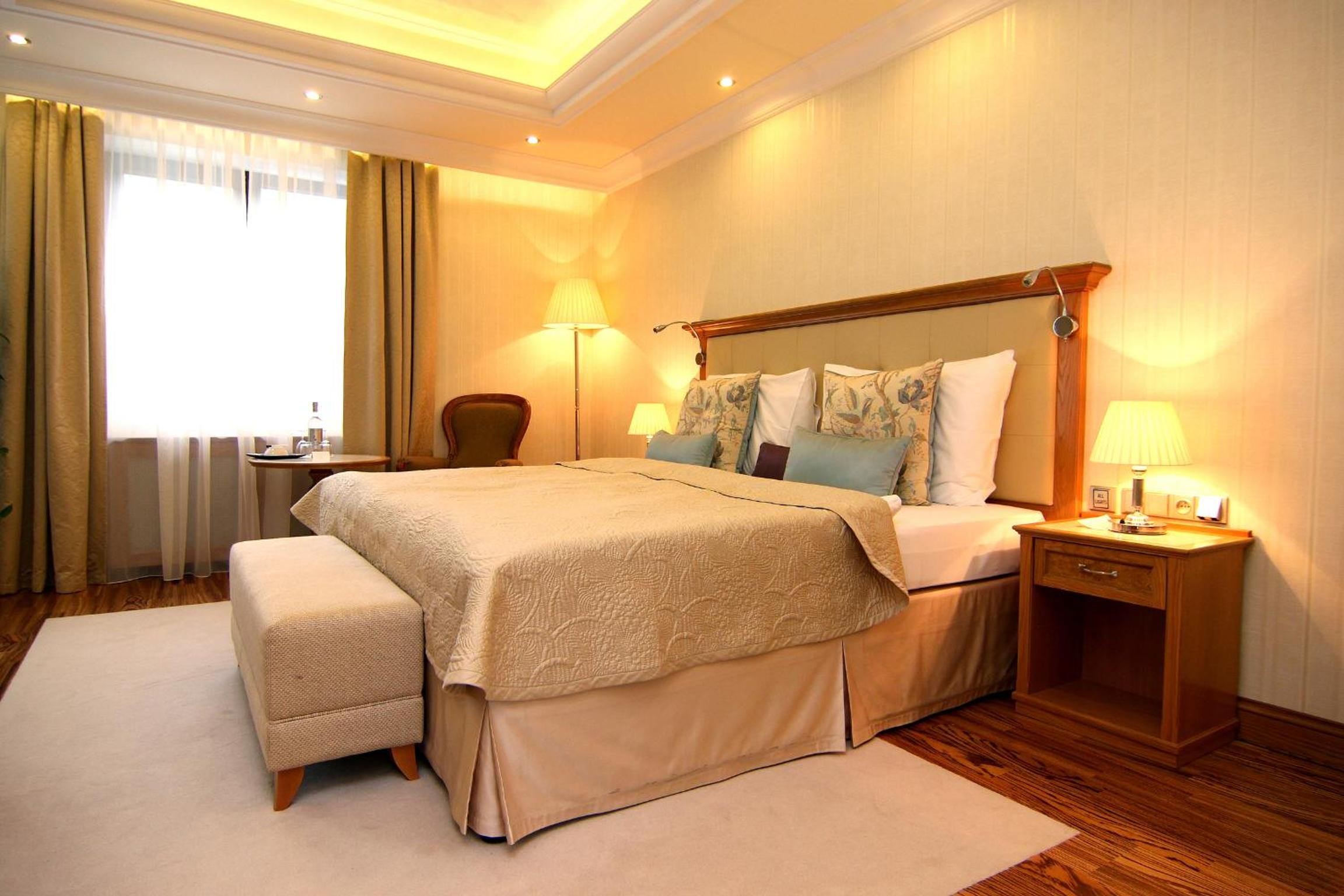 DUPLEX, SUITE