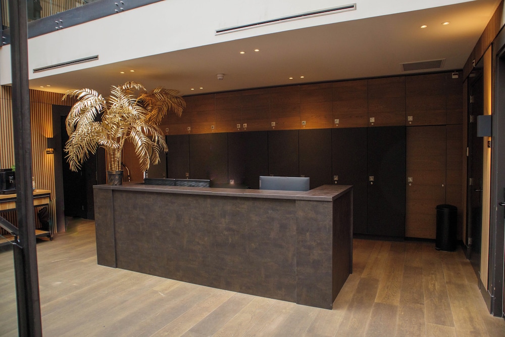 Manzos Suites 4/50