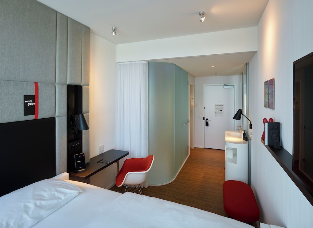 ROOM, KING BED, HIGH FLOOR