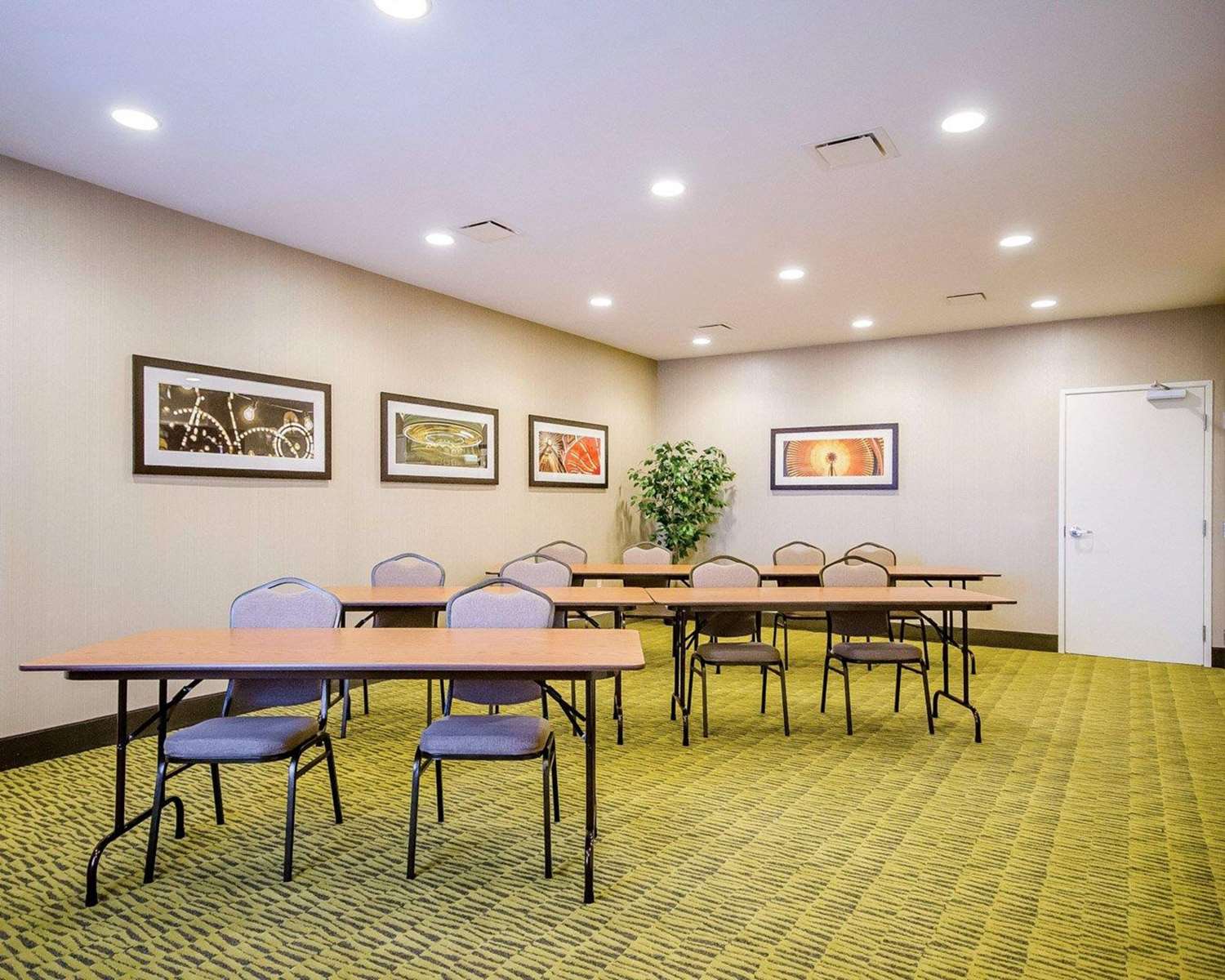 Comfort Inn Ferdinand 6/12