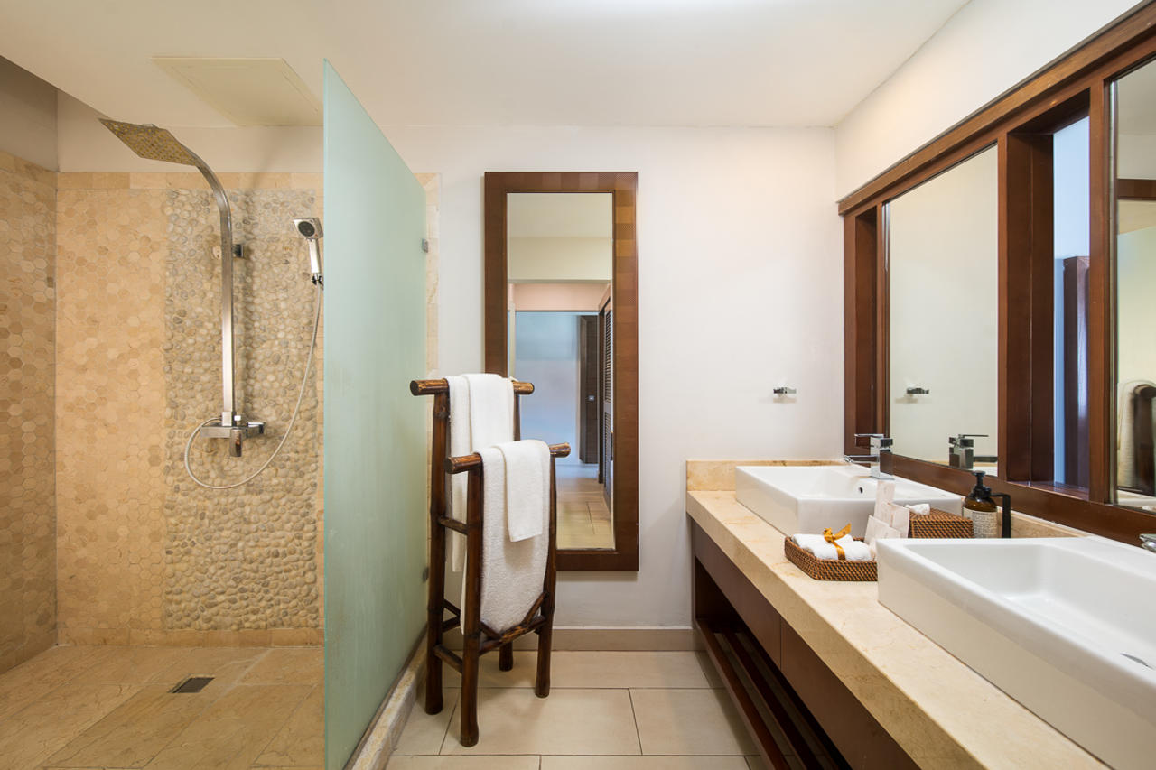 Coyaba Beach Resort & Club 24/26