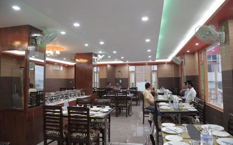 Oyo 23527 Sarla Regency 32/38