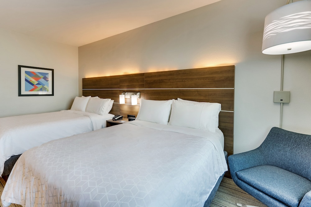 Holiday Inn Express Hotel Suites Waxahachie 26/74