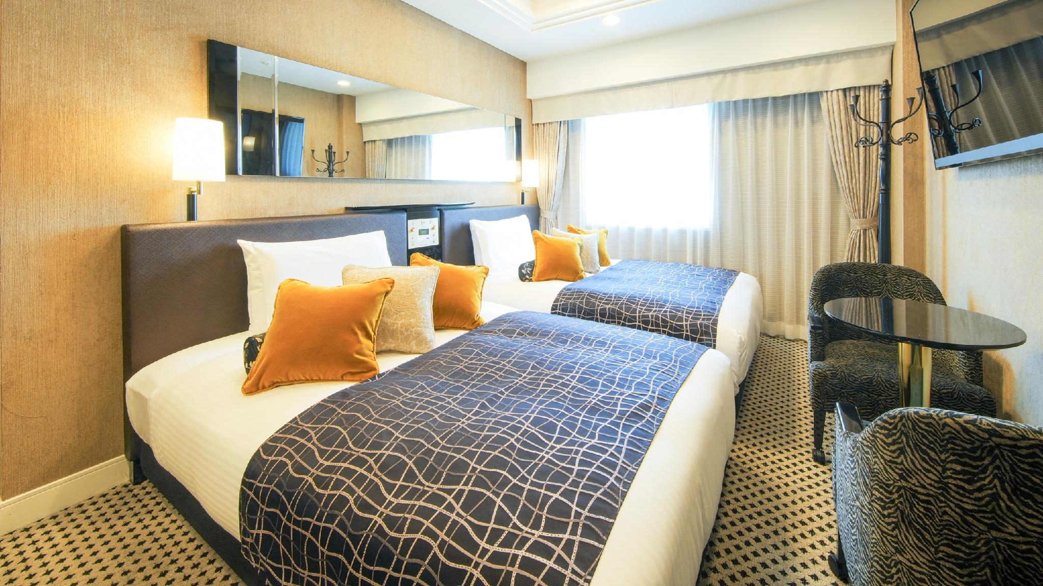 Suite, Twin Beds, Night View