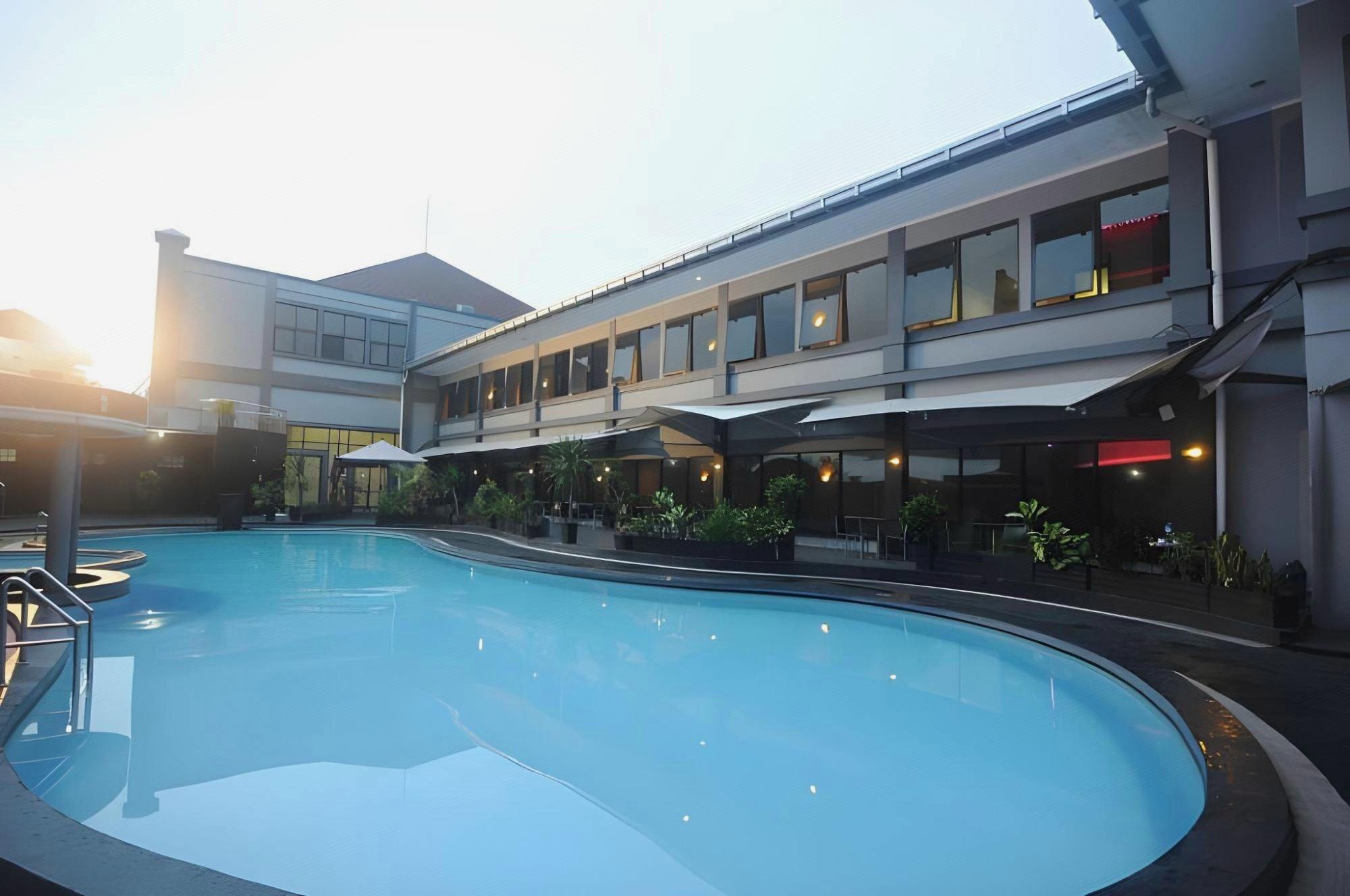 Swarna Dwipa Hotel 26/54