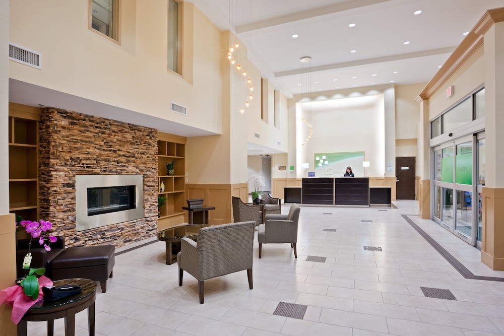 Holiday Inn Hotel Suites Surrey East Cloverdale 7/75