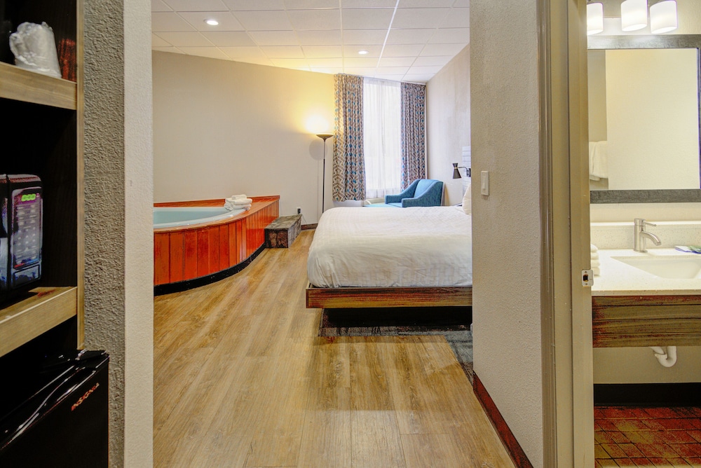 Clarion Pointe Downtown Gatlinburg 15/32