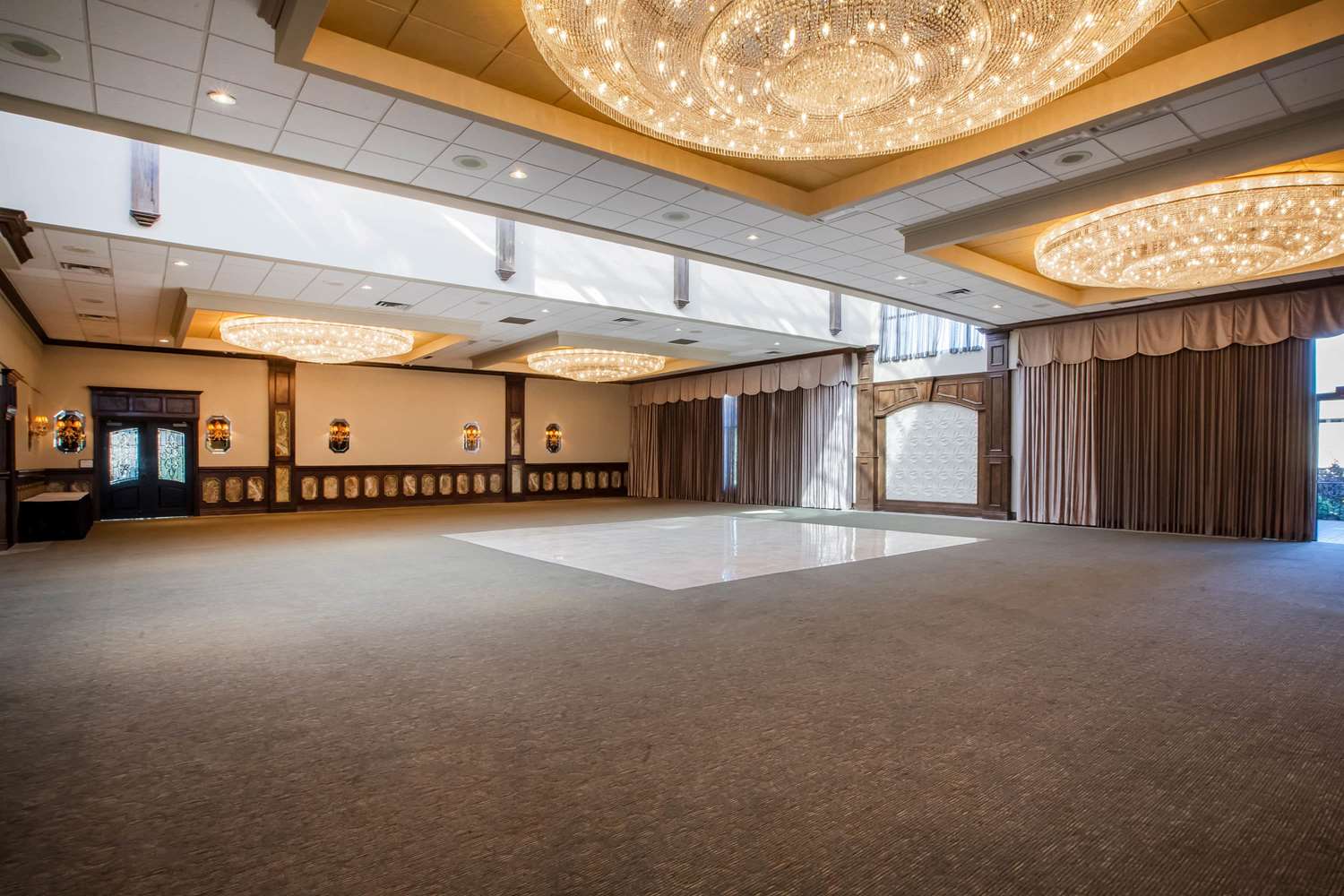 Days Inn & Suites by Wyndham Rochester Hills MI 4/31