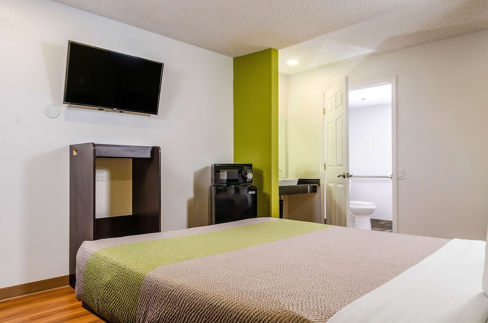DELUXE, SUITE, KING BED