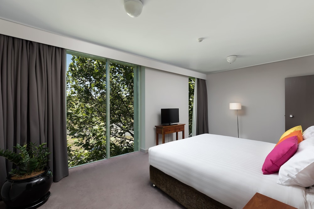 Rydges Canberra 14/59