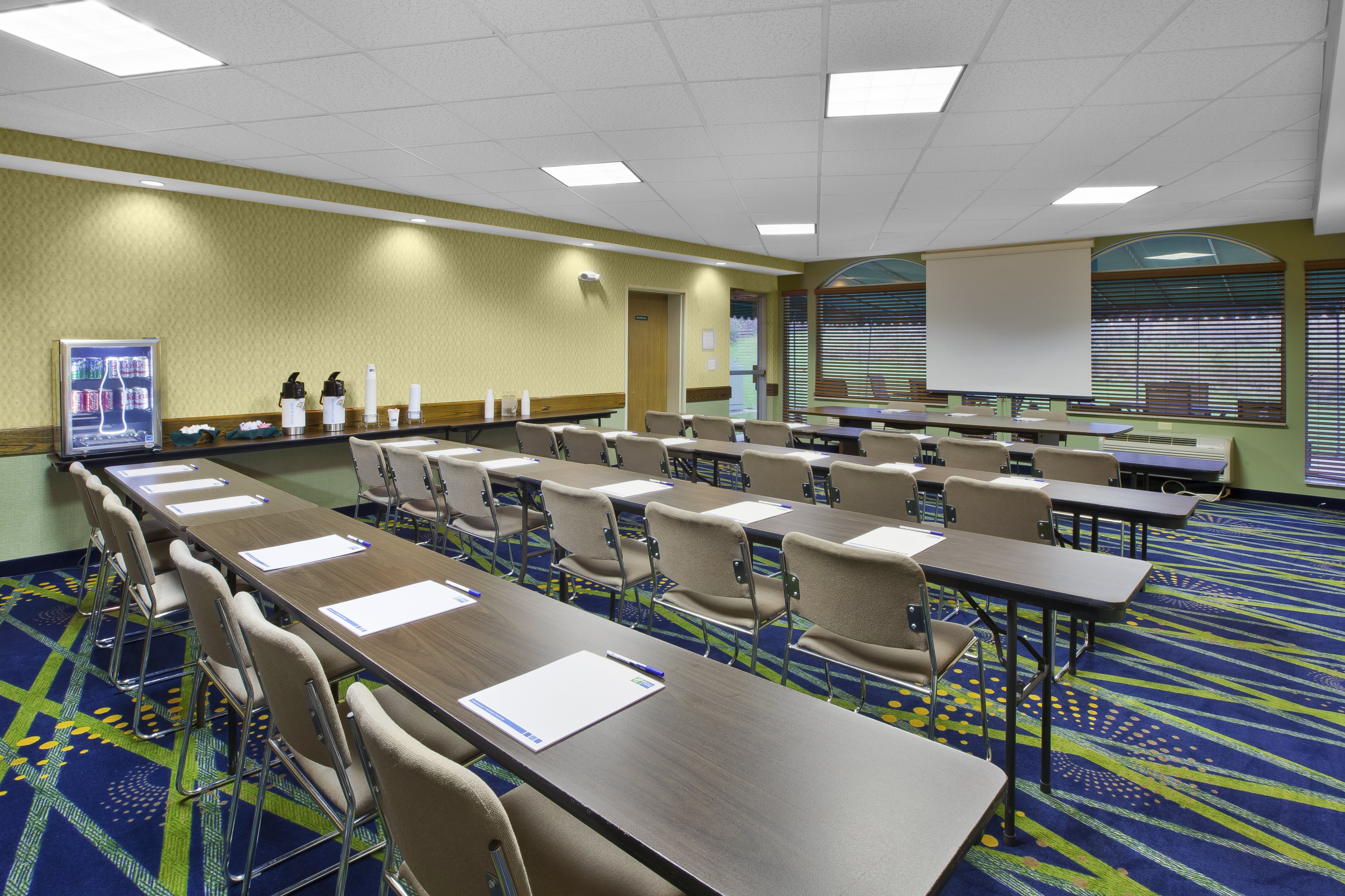 Holiday Inn Express Irwin (PA TPK Exit 67) 22/24