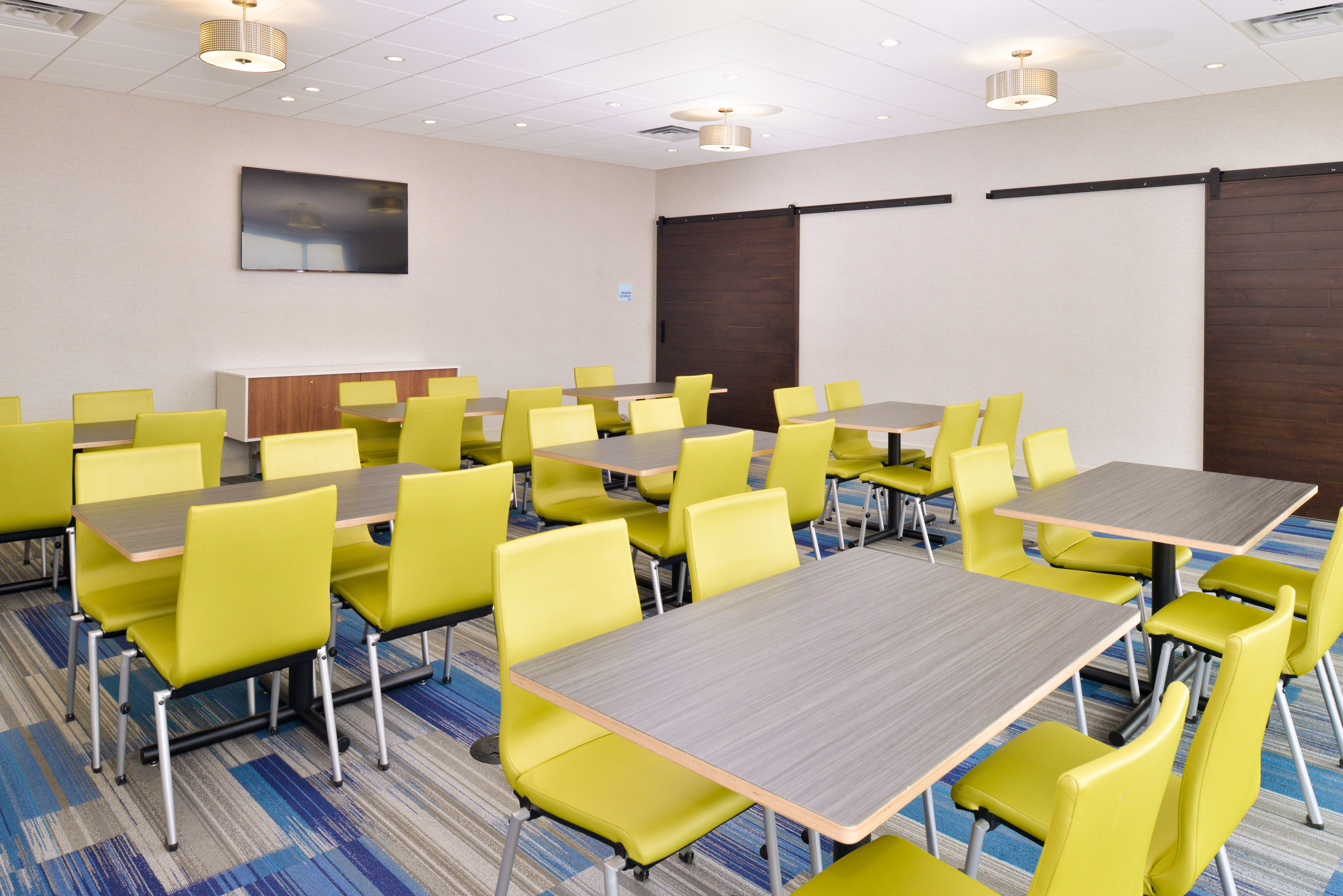 Holiday Inn Express And Suites Madison 57/65