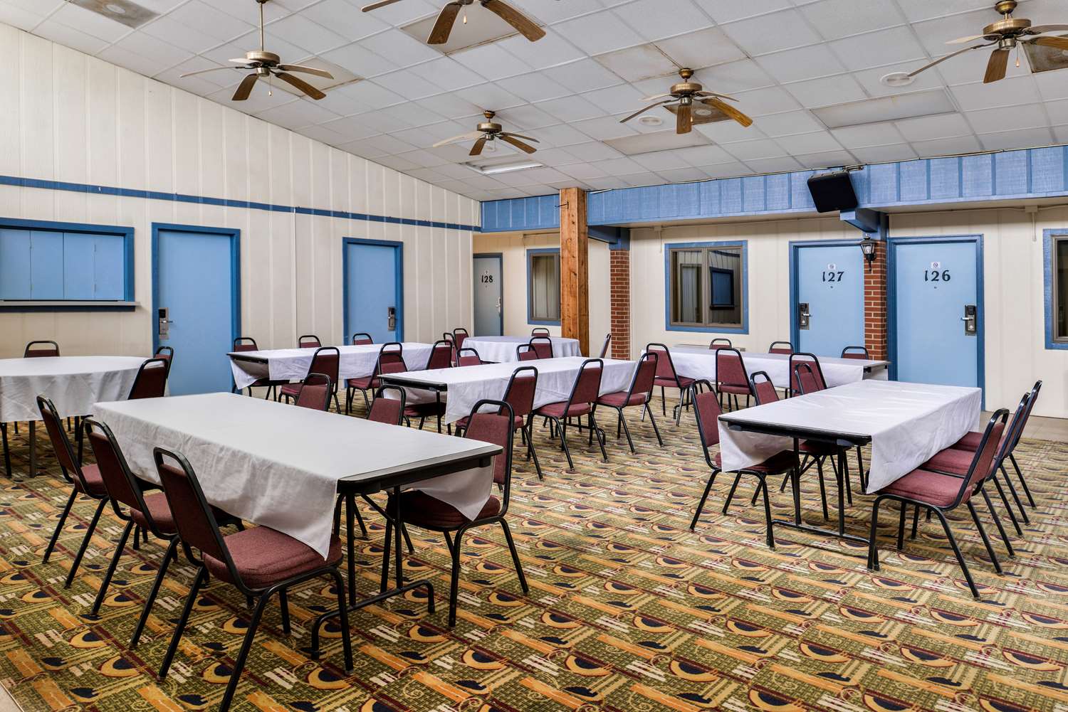 Americas Best Value Inn Ellsworth 14/18