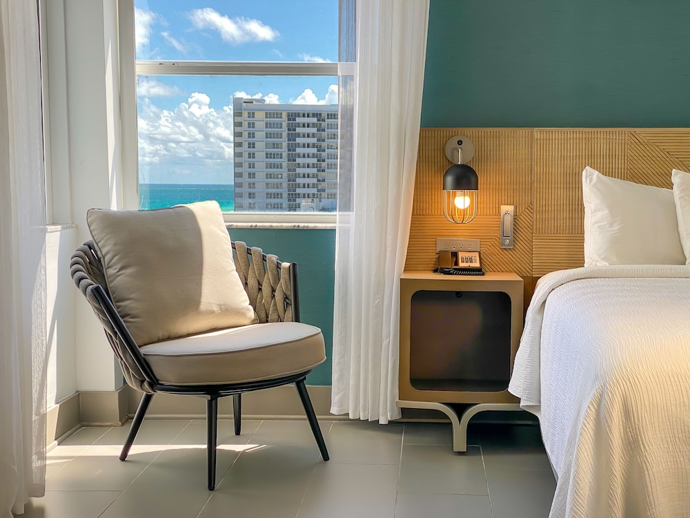 Marseilles Hotel 62/75