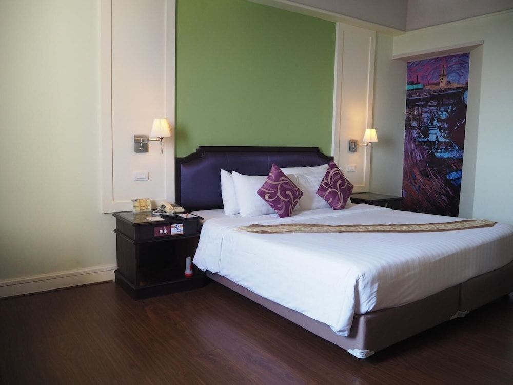 Charoenthani Khonkaen Hotel 18/56