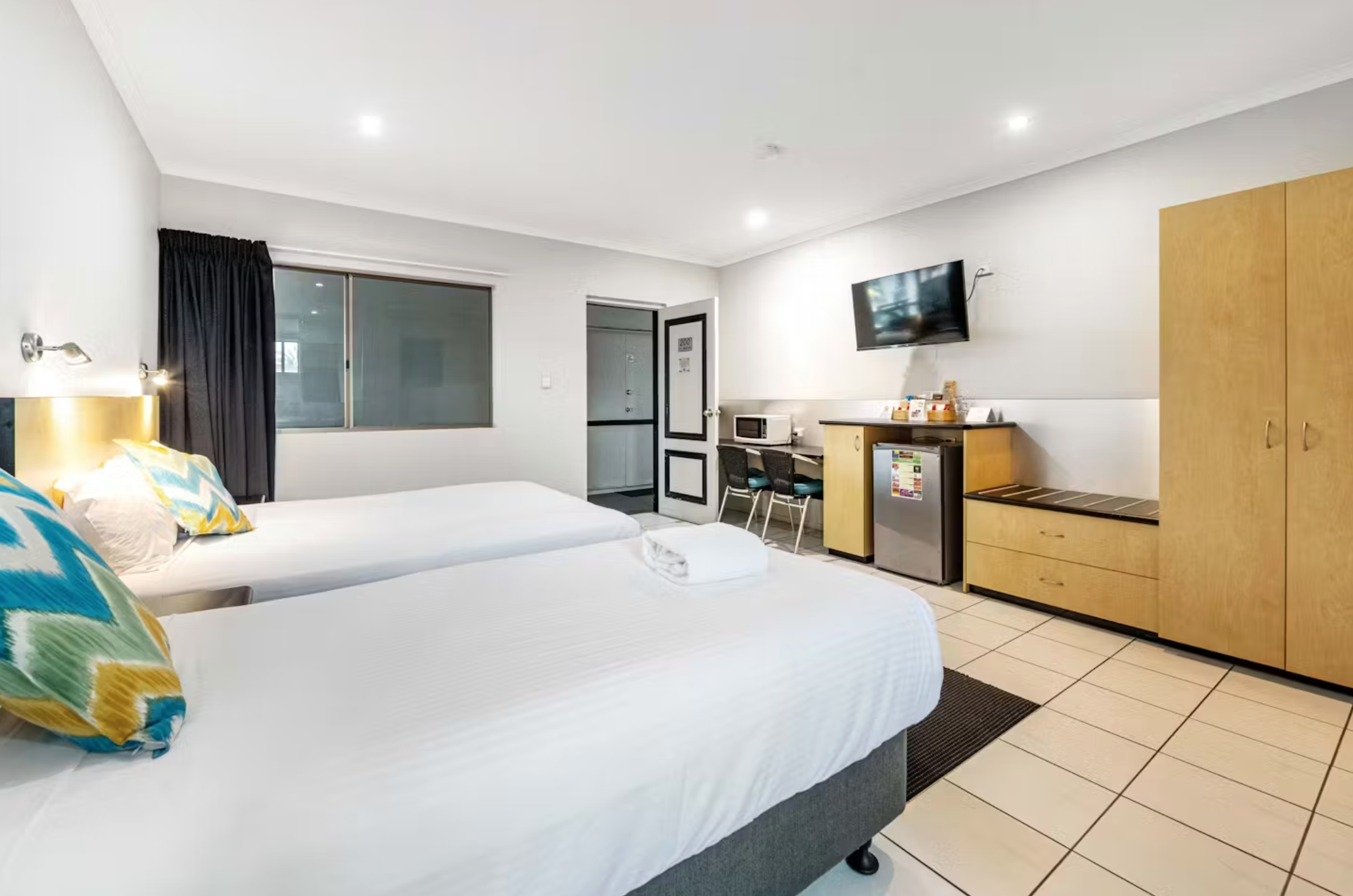 ROOM, ACCESSIBLE