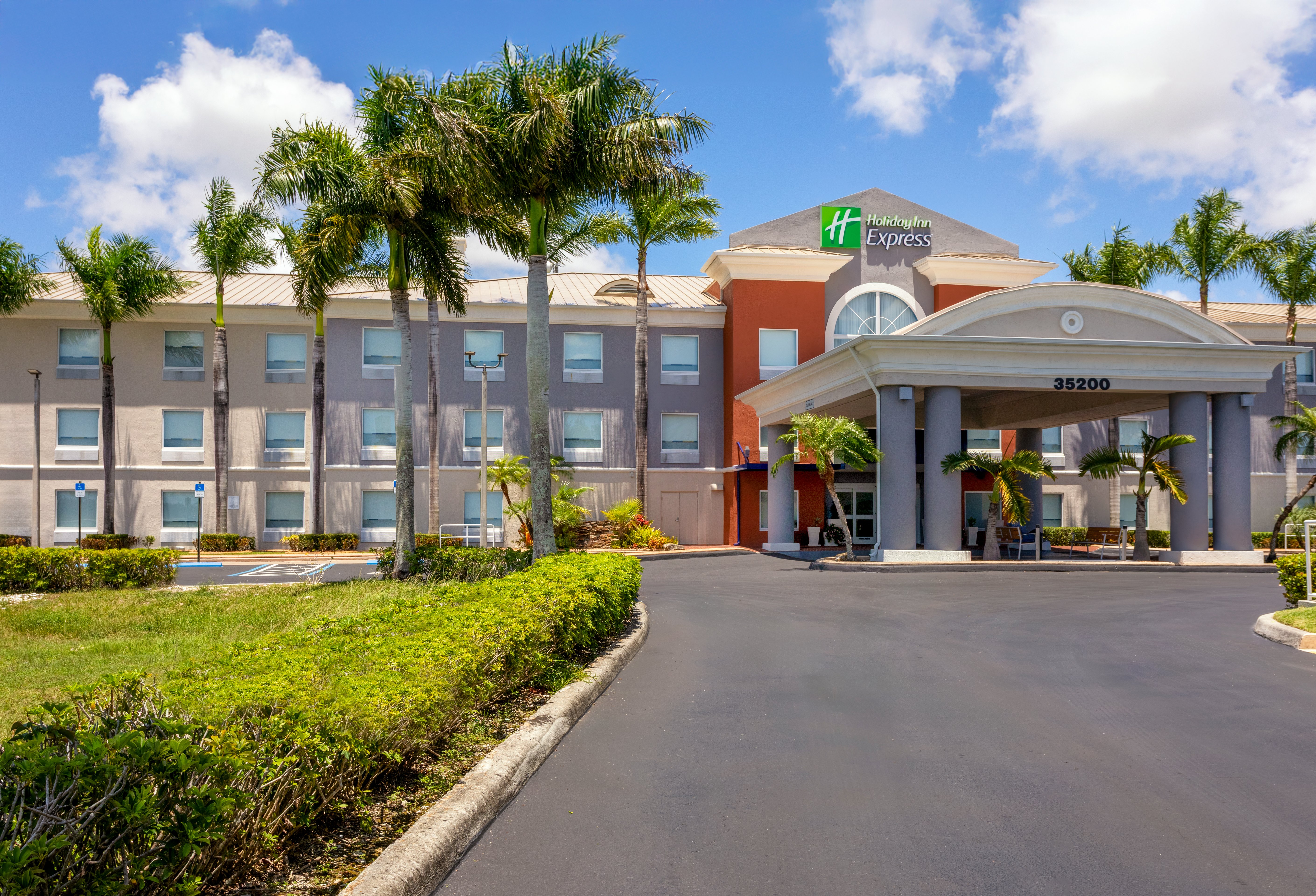 Holiday Inn Express Hotel And Suites Florida City Gateway To Keys 67/70