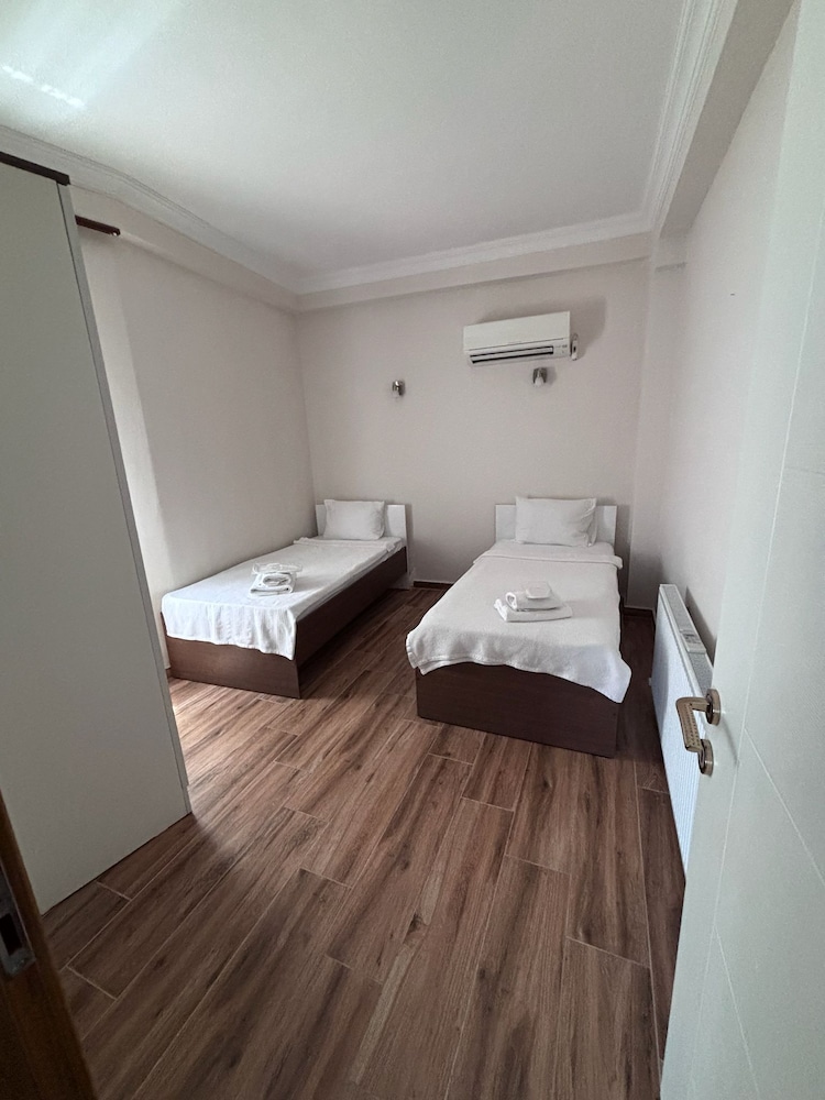 غرفة رباعية بسرير مزدوج وسريرين منفصلين بإطلالة على البحر، Giritlioglu Butik Hotel 2/4