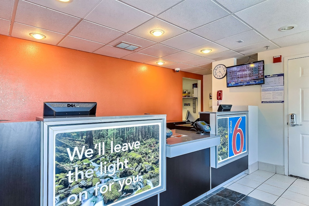 Motel6 Pinole, CA 14/40