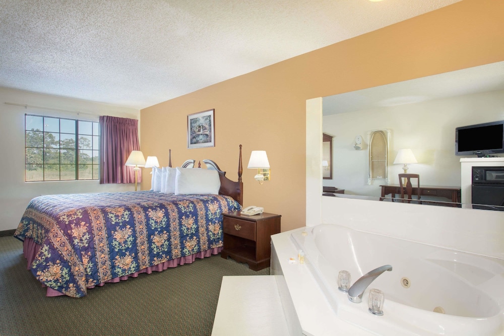 Days Inn by Wyndham Picayune 6/22