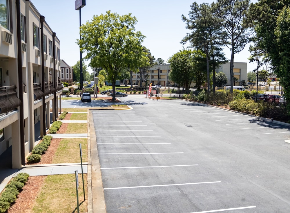Days Inn by Wyndham College Park Atlanta Airport South 50/59
