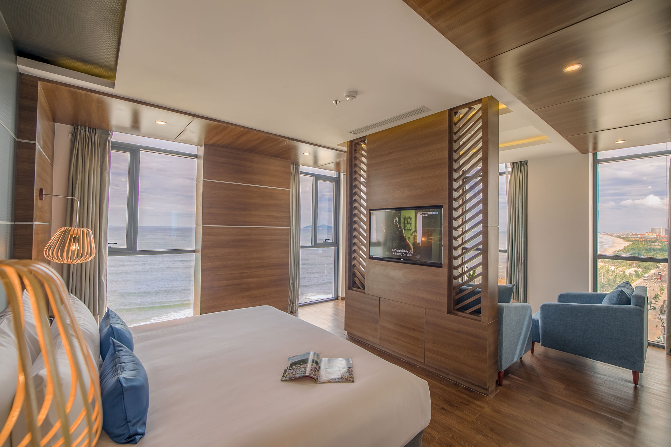 Diamond, King Bed, Beach Front