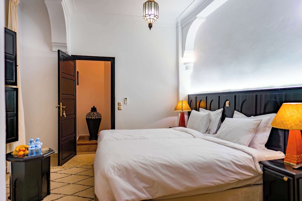 غرفة سوبيريور بسرير كينج بإطلالة على الفناء بغرفة نوم واحدة، Riad Dar Dialkoum 3/10