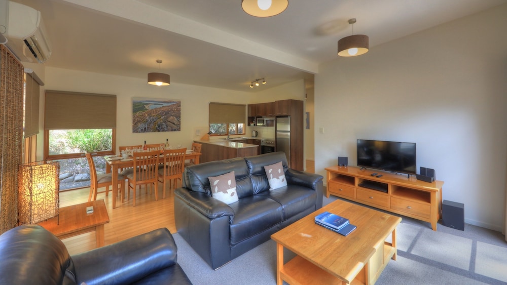 Stewarts Bay Lodge 33/65