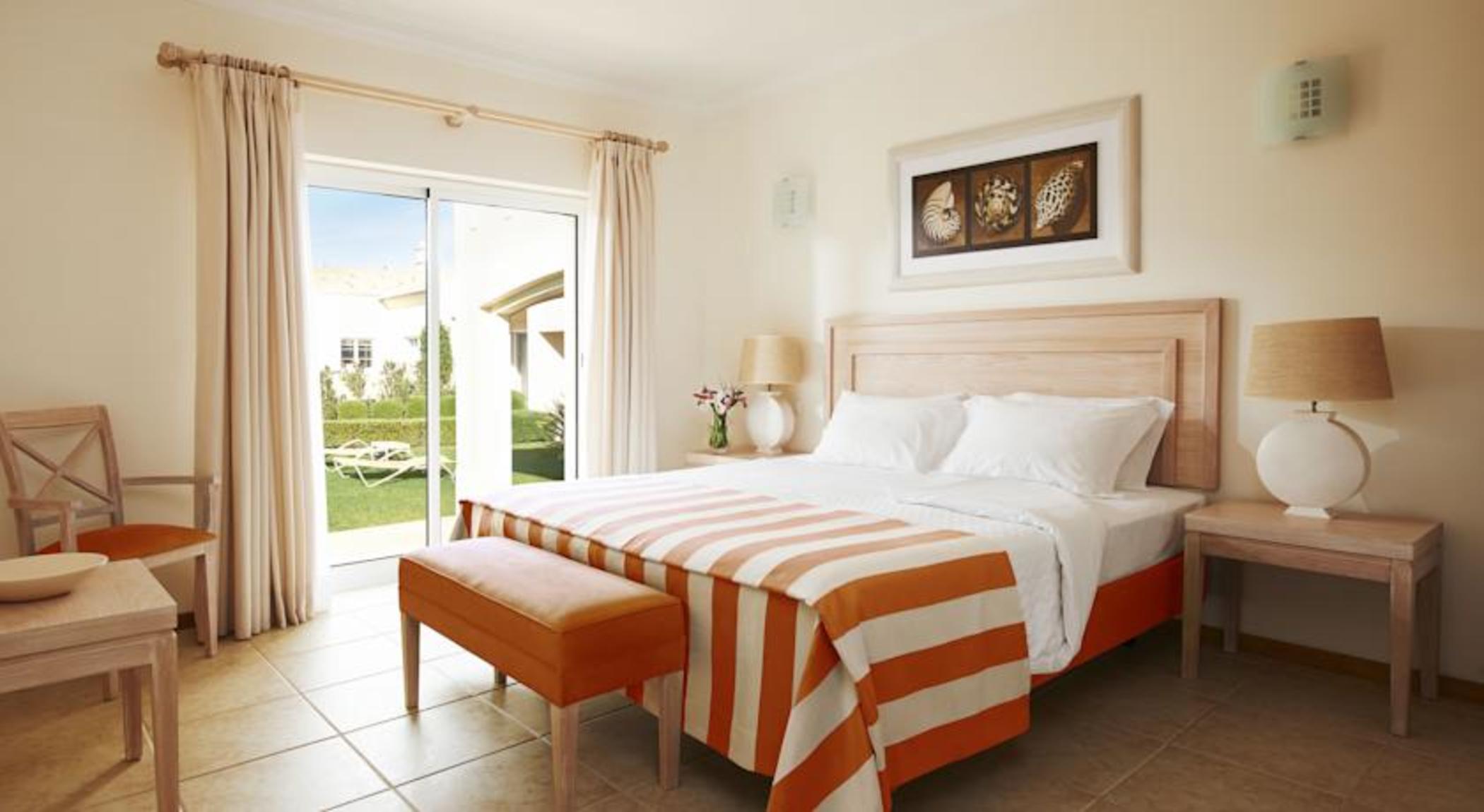 2 Bedrooms, Apartment, Pool View