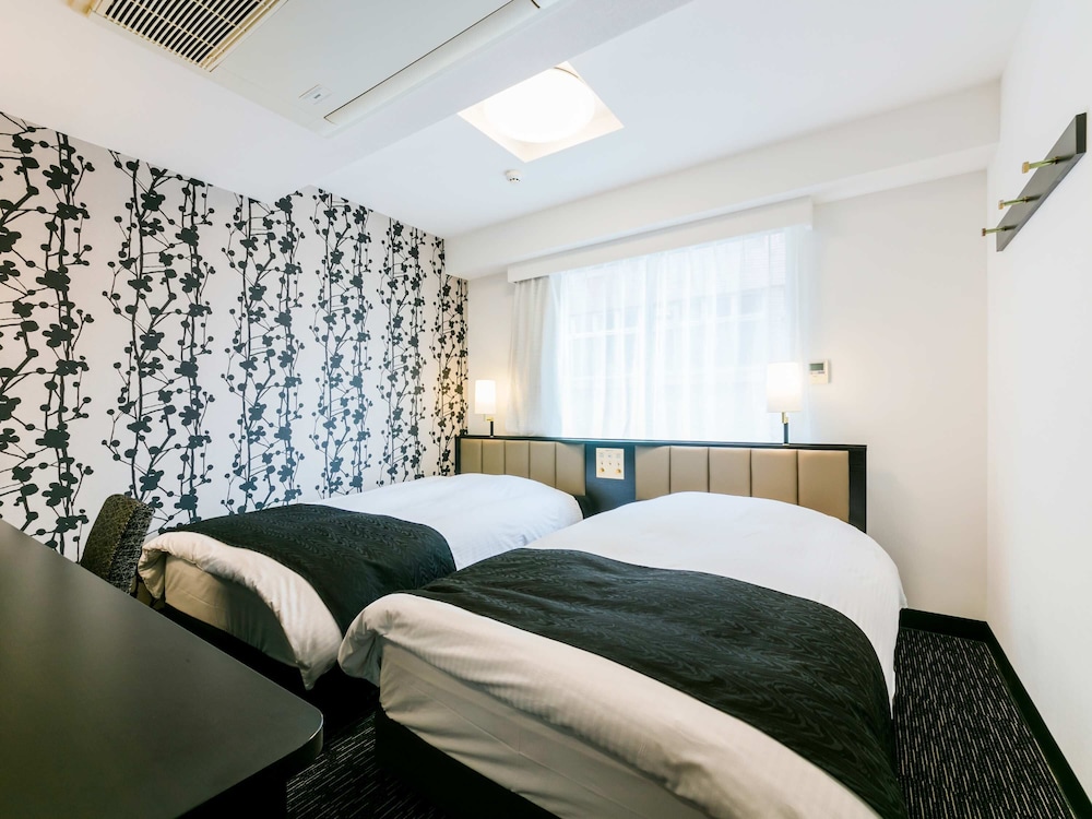 ROOM, TWIN BEDS, SMOKING