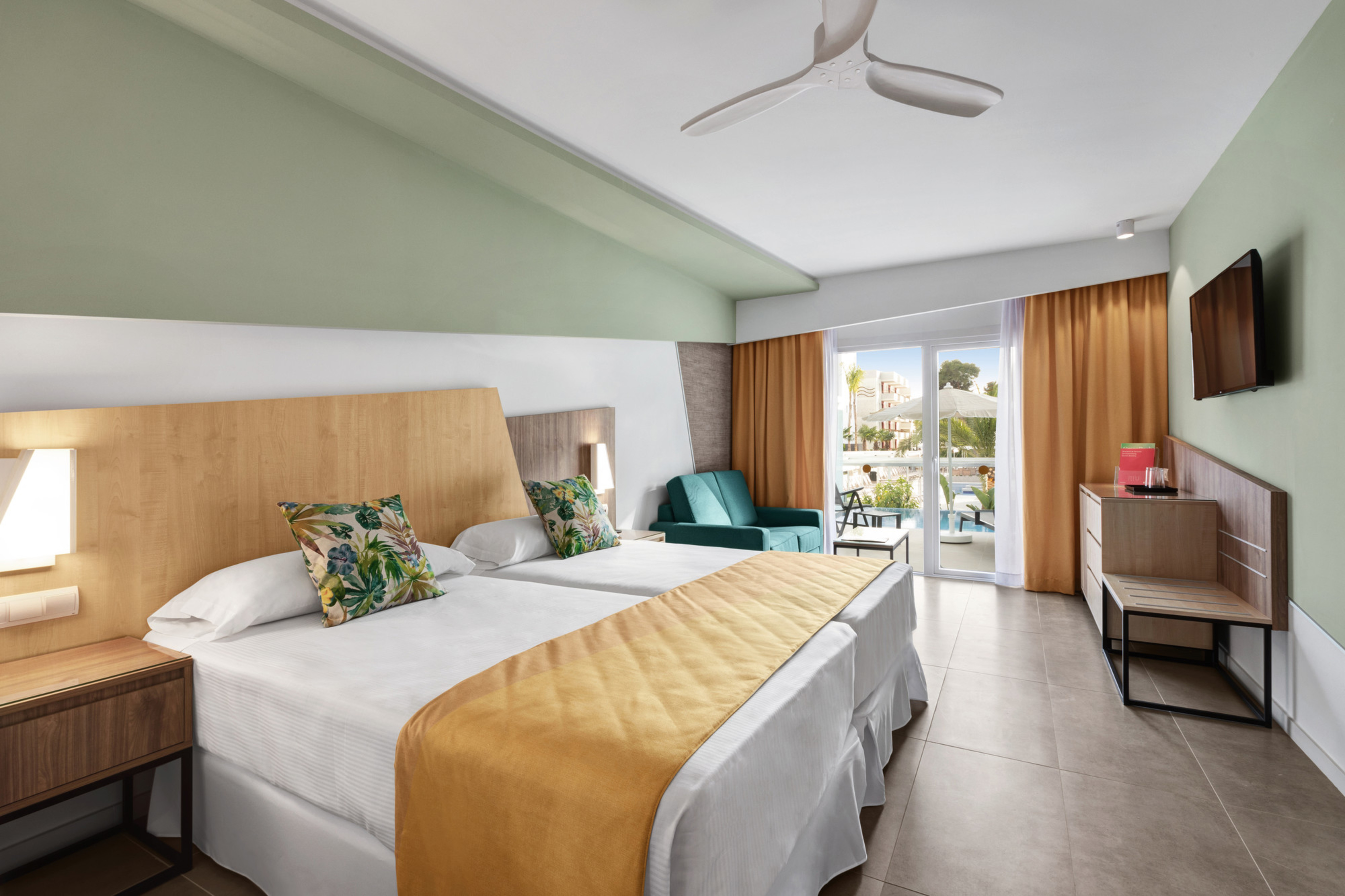 SWIM UP, DOUBLE BED, ADULT ONLY