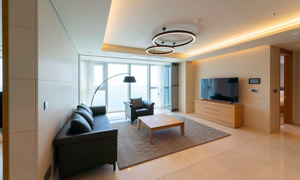 NEWCZ LCT RESIDENCE 24/48