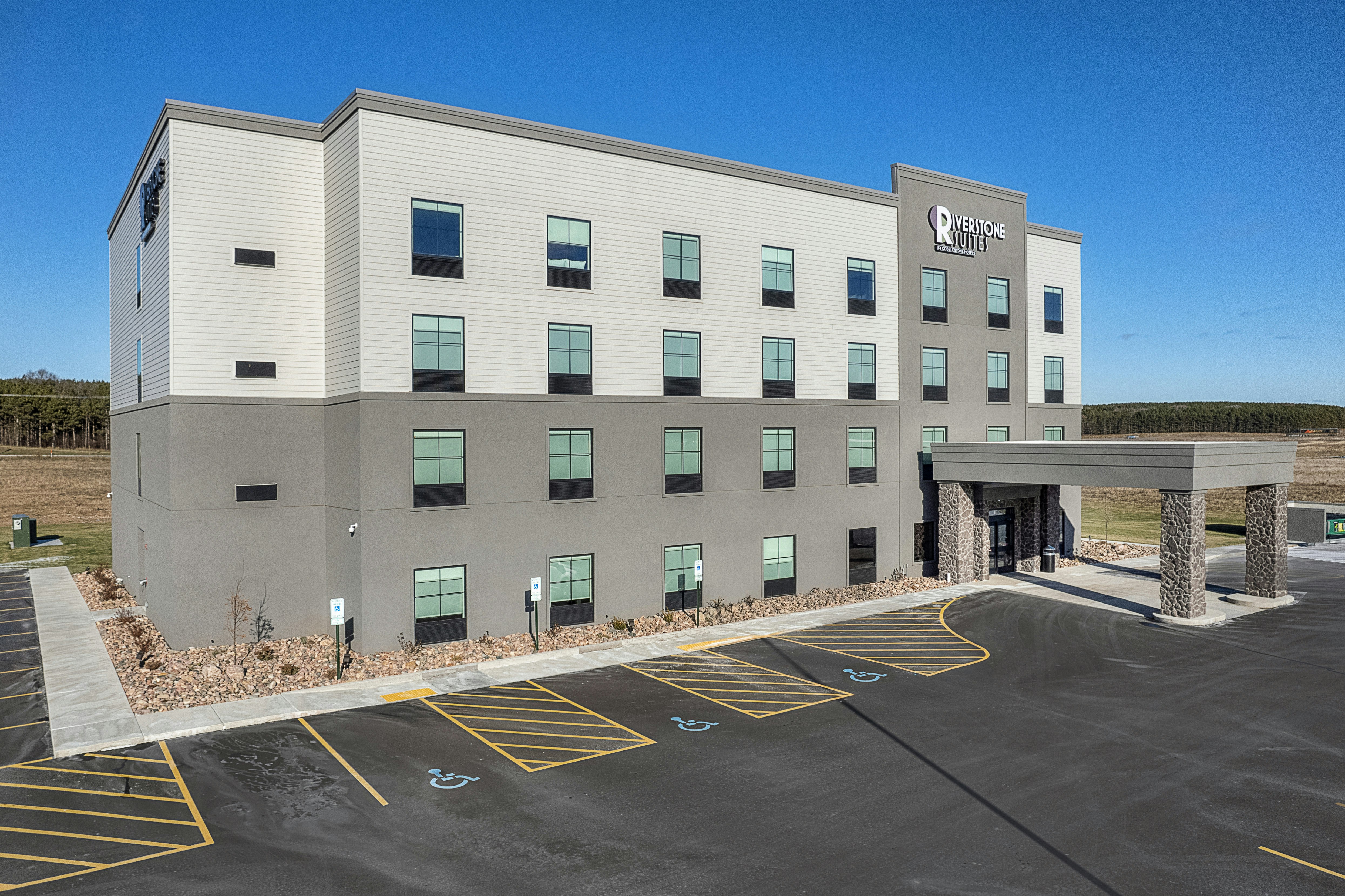 Riverstone Suites - Chippewa Falls 1/50