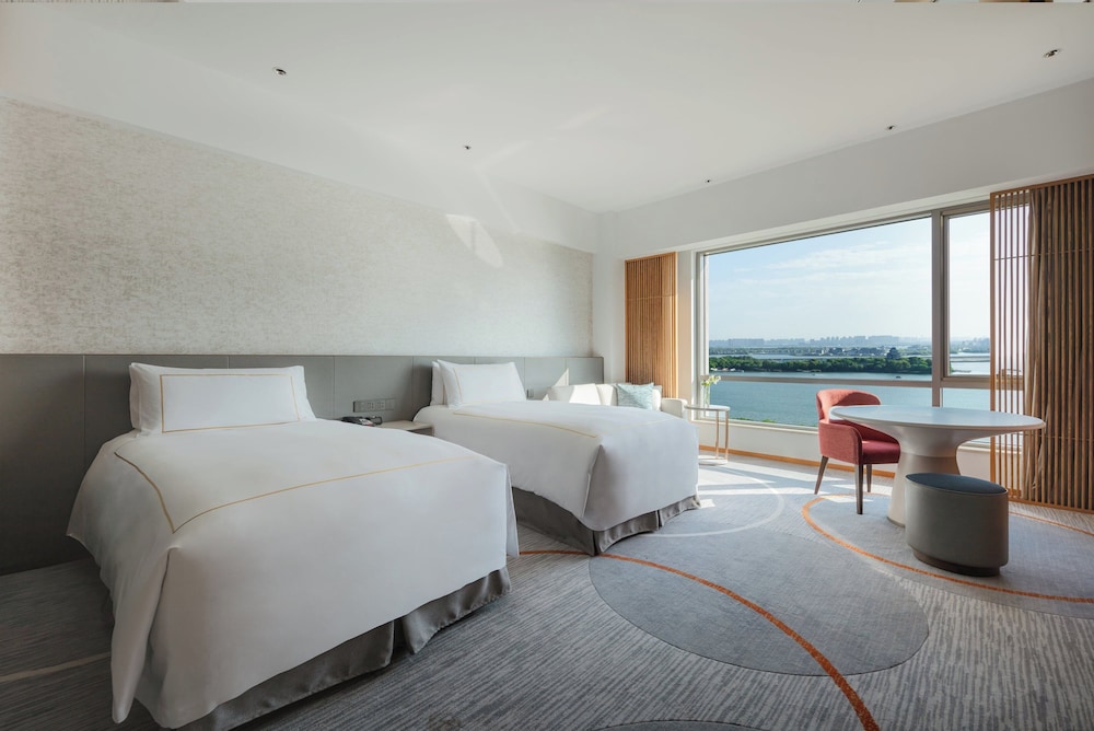 Premium, Twin Beds, Lake View