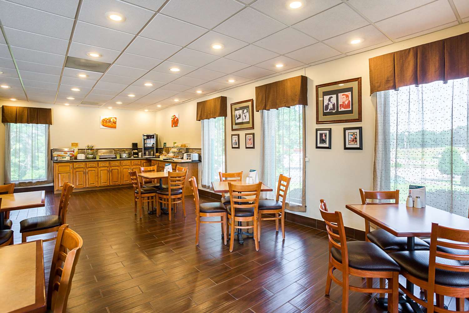 Quality Inn Hurricane Mills I-40 21/27