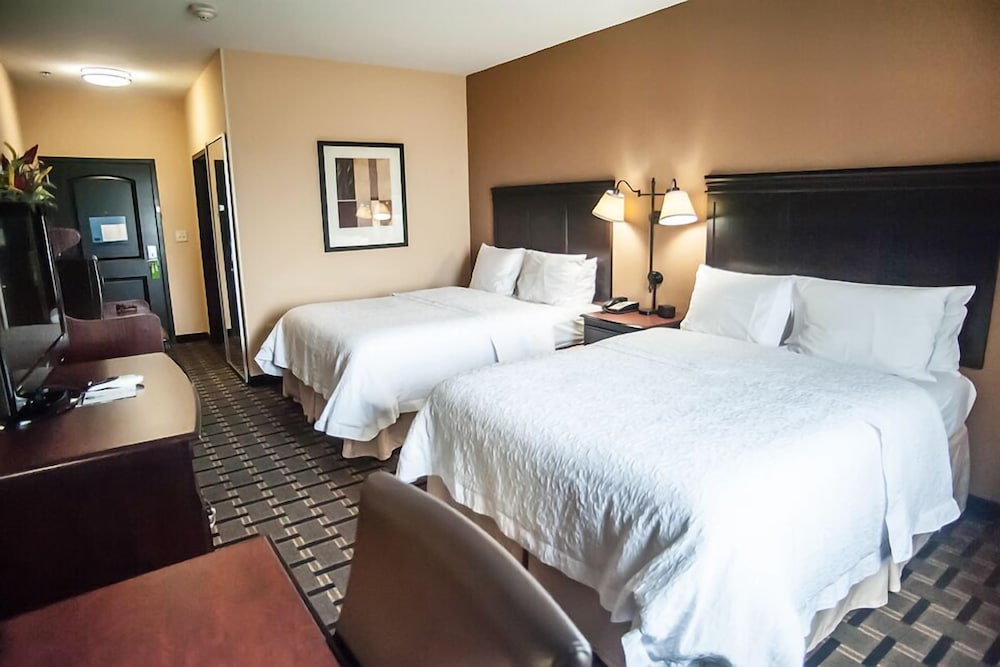 Hampton Inn & Suites Palestine 12/31