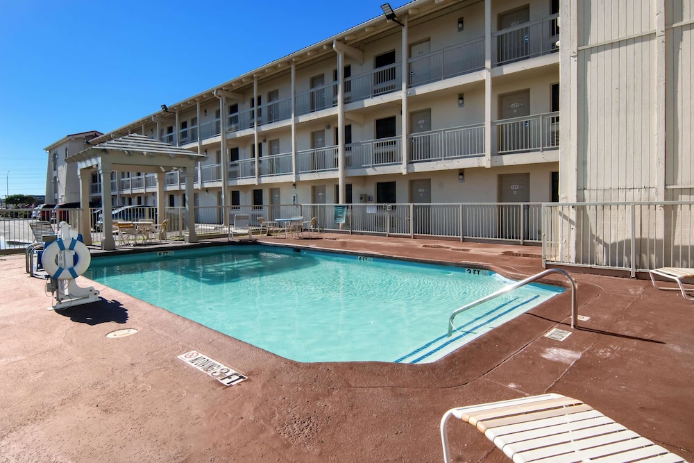 Studio6 Fort Worth, TX - West Medical Center 6/49