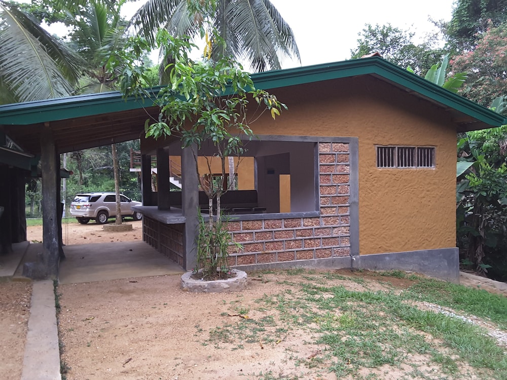 Sinharaja Birder's Lodge 8/36