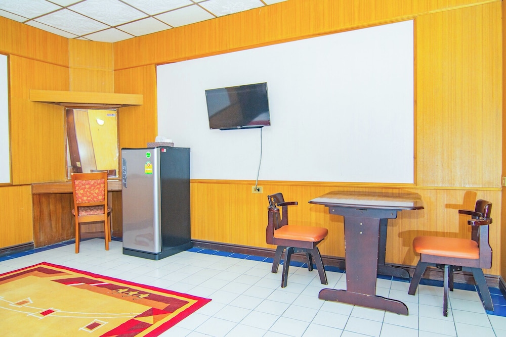 OYO 534 Phasuk Hotel 54/64