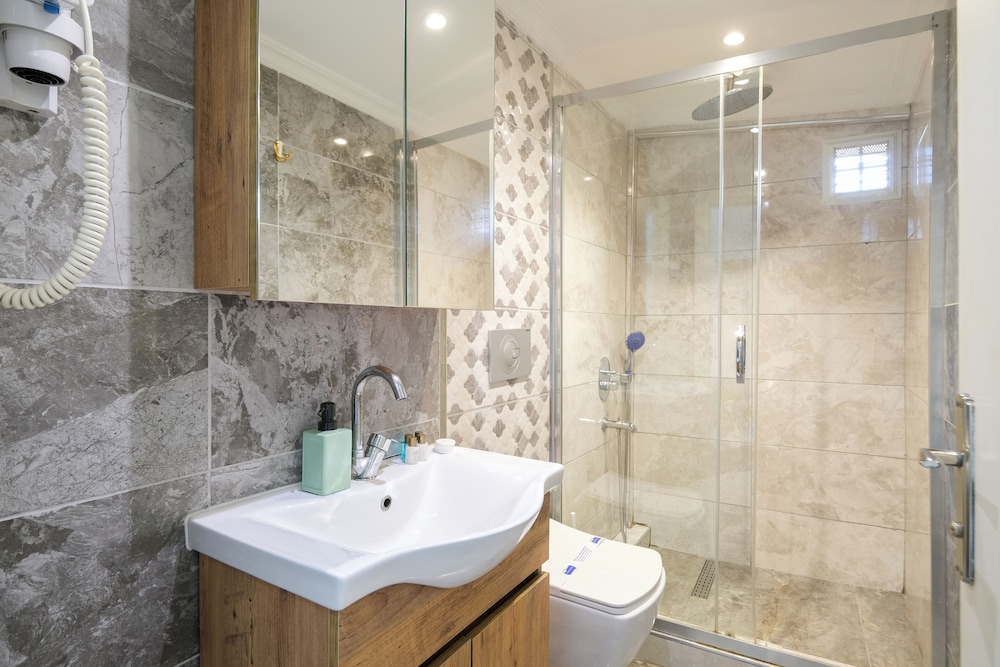 Loren Hotel Suites 42/50