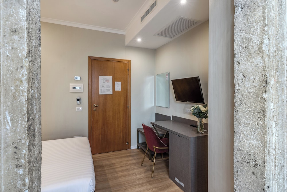 Flower Garden Hotel 36/47