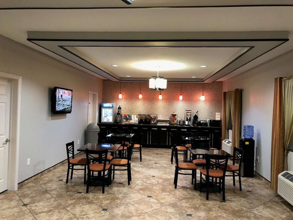 Executive Inn And Suites Joaquin 25/33