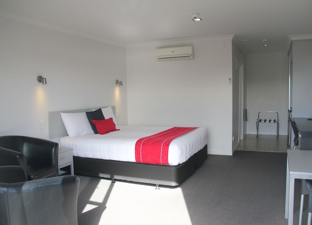 Pukekura Motor Lodge 18/38