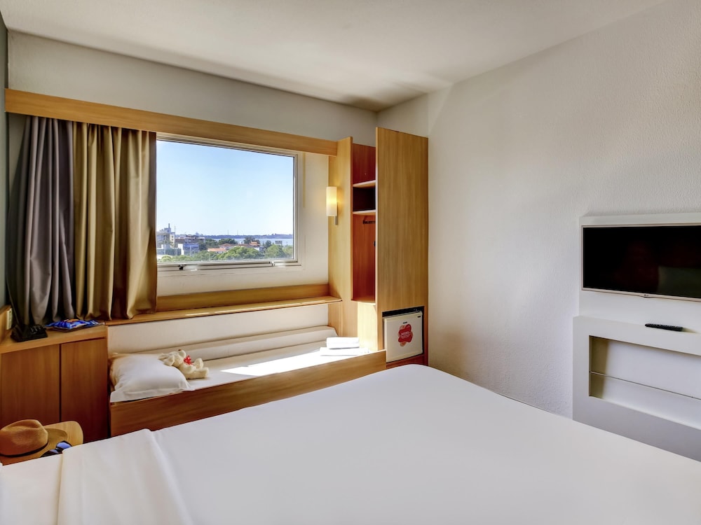 Ibis Vitoria Praia Do Canto 34/75