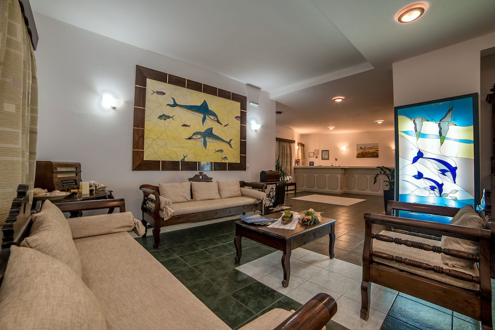 Scorpios Beach Hotel 37/63