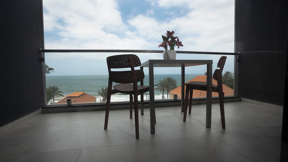 Beverly Beach Hotel 34/38